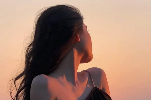 娱乐圈爆红真相揭秘：字母女星讨好网红王安宇插足刘学义升咖搭上杨幂朱正廷新恋情被曝光